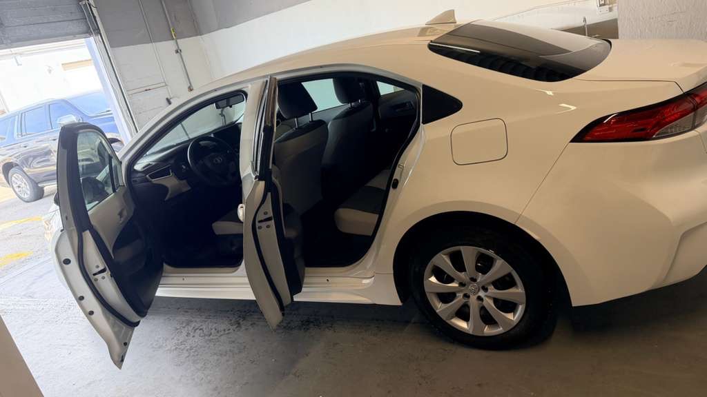 2023 Toyota Corolla LE - Photo 9