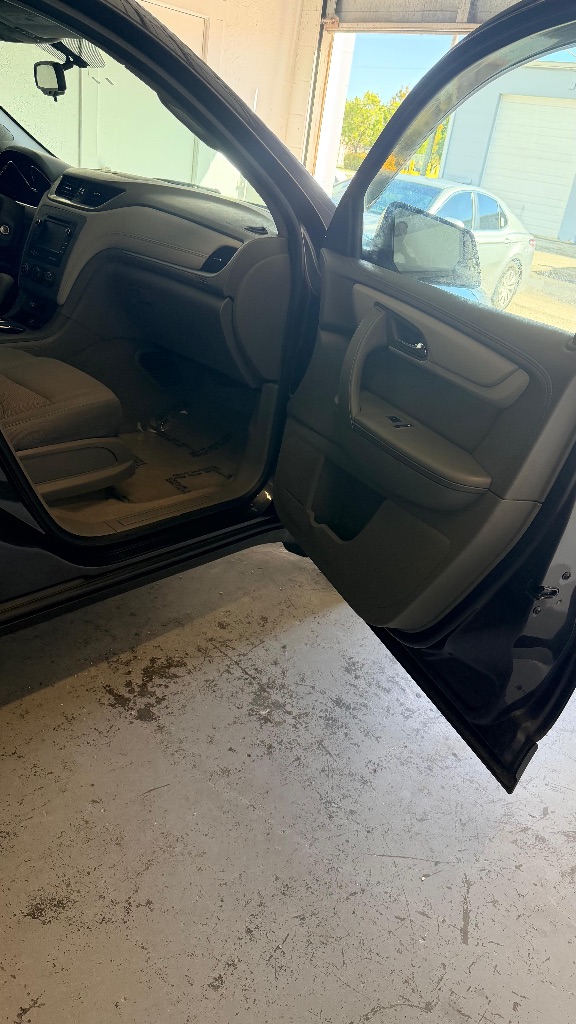 2015 Chevrolet Traverse LS - Photo 11